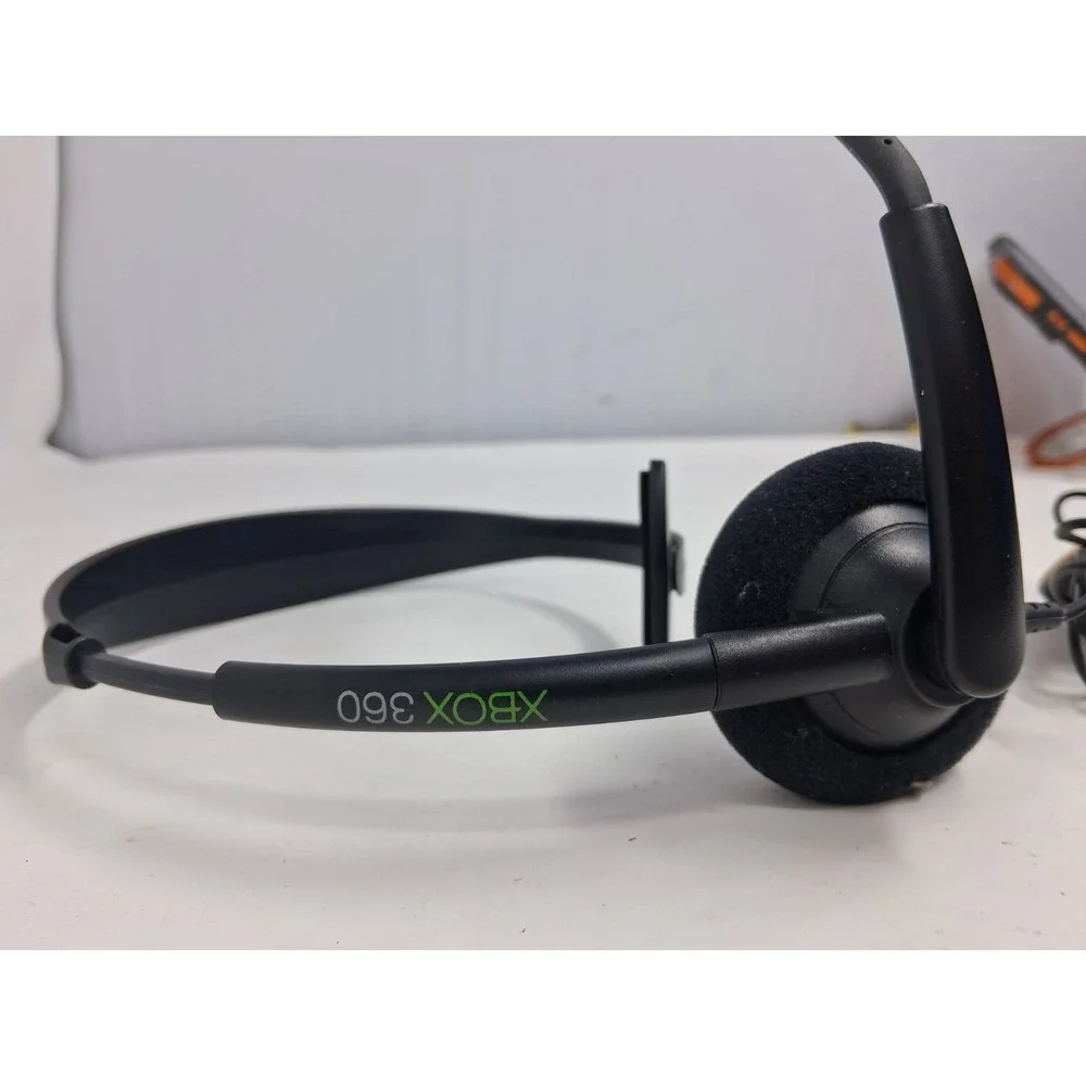 Microsoft Xbox 360 Chatpad Keyboard and Wired Headset Bundle Black X852479-001